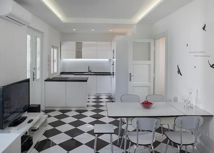 Db Interiors *